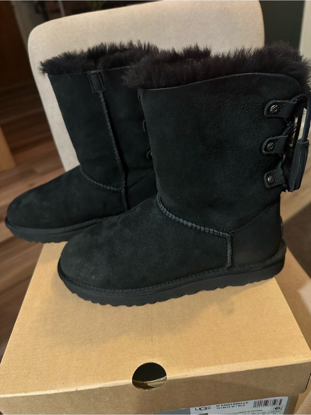 UGG Kristabelle Womens Size 8 Boots Black Tie Back Lace
